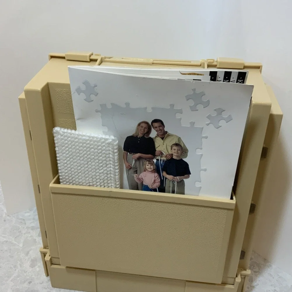 1983 World Wide Media Sunbeam Folding Plastic Sewing Box Organizer Caddy